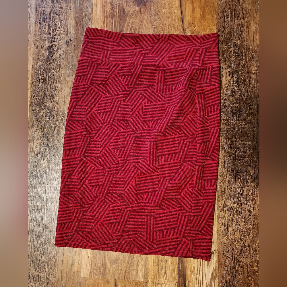 Elegant red fitted skirt